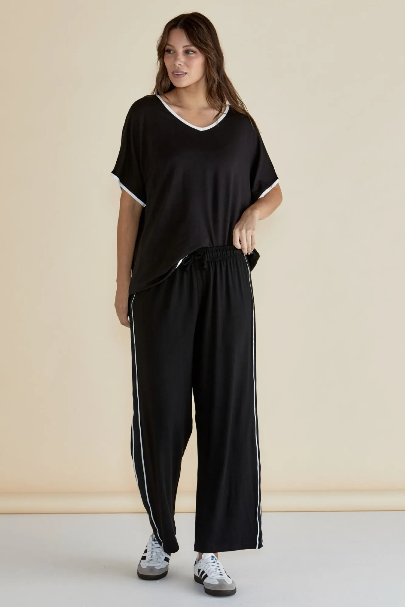 Betty Basics Evelyn Wide Leg Jogger Black