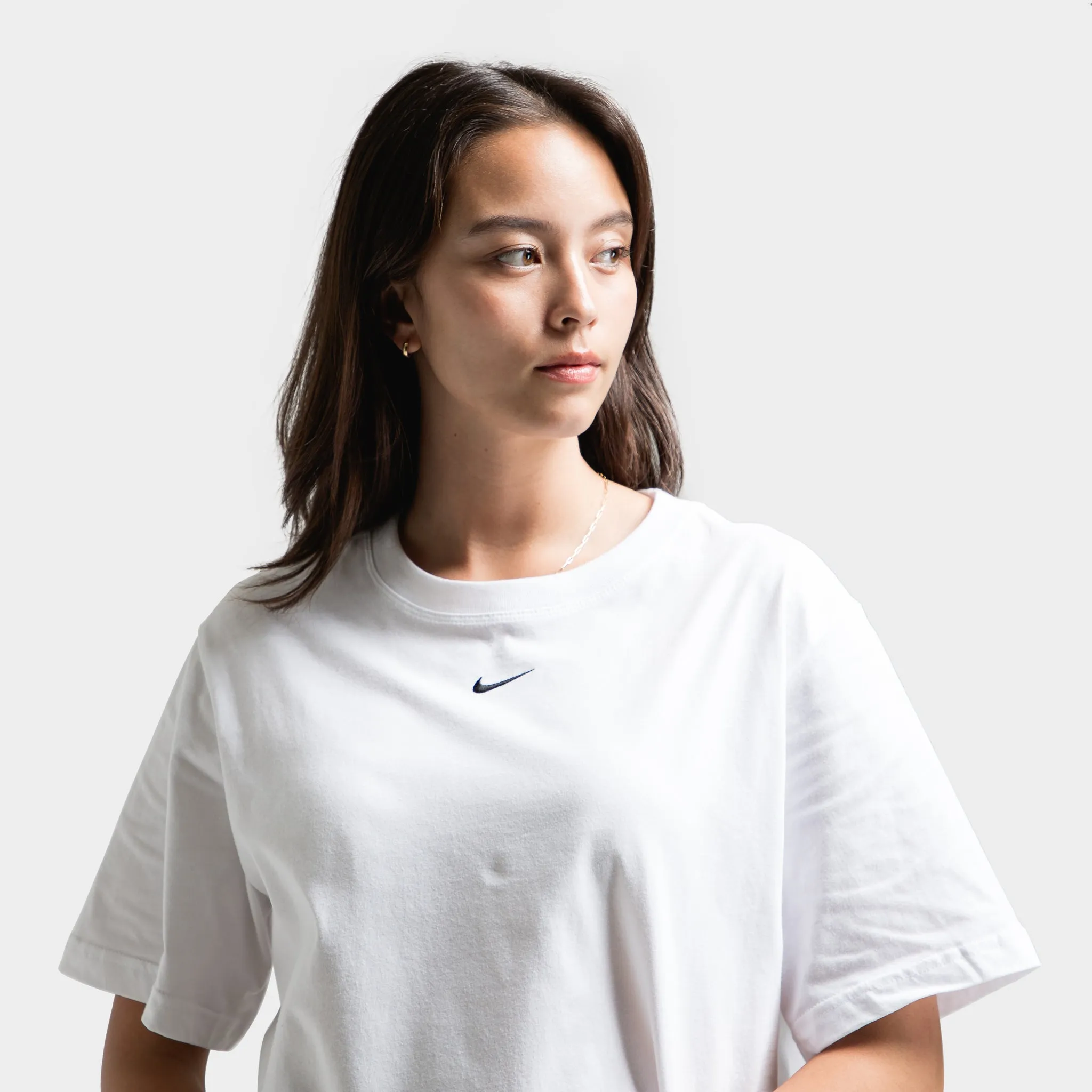 Nike Women's Essential T-Shirt White / Black