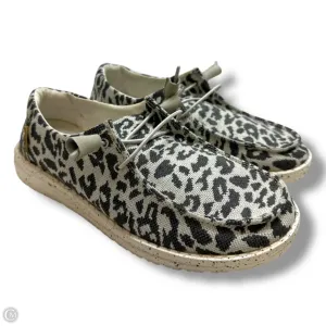 Shoes Flats By Hey Dude In Animal Print, Size: 7